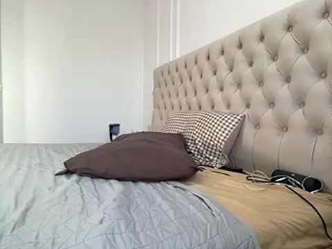 Valerieeexx - bra off