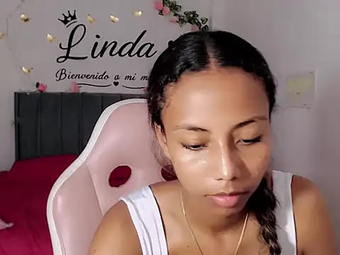linda_brown_ Chat XXX live