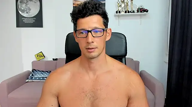 BrutusK08's Live XXX Chat