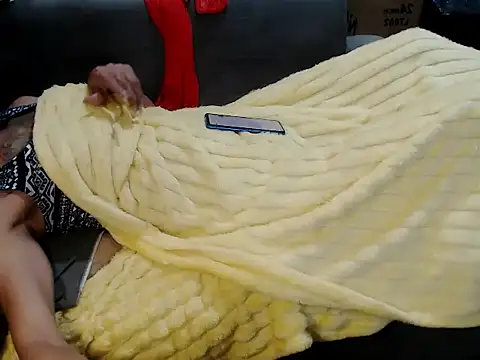Онлайн чат XXX Trish_CurveCock
