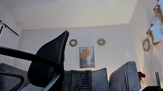 Naiely_Naides - 🏵️Flash pussy 1 finger inside
