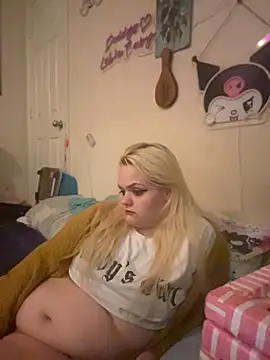 DaddysLakieBaby élő XXX-chatje