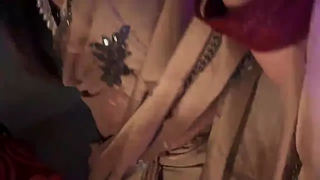 Dikshaindin - show boobs