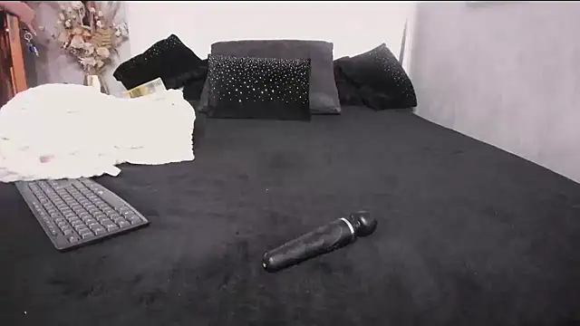 Boobies4fun - creamycum/squirt all over