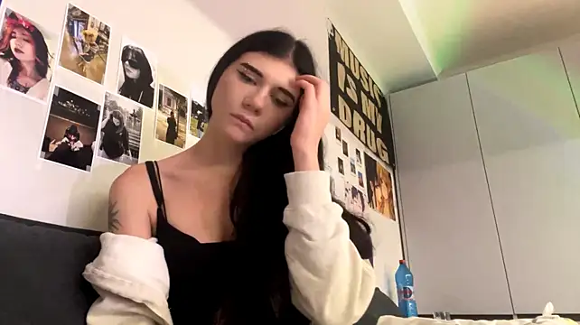 CharaGornto - show my bra