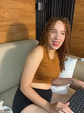 LunaVal_ Adlı Modelin Canlı XXX Sohbeti