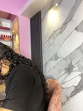 Chat +18 de Nails_Lucia ao vivo