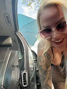 June695_ Live XXX-Chat