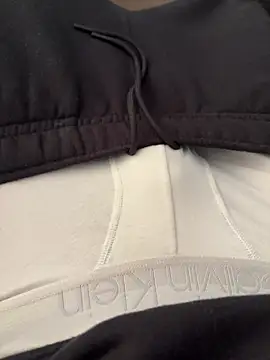 Big8inchUncutCock 웹캠 쇼