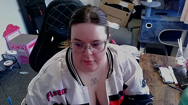 BBW-QUEENIE - FULL NUDITY FOR 5 MINUTES