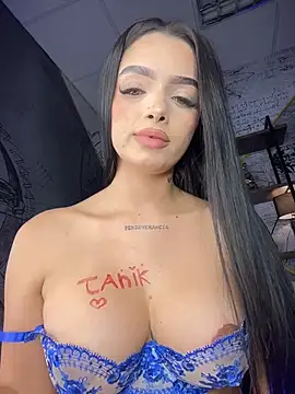 BustyAngelXXX Chat XXX in diretta