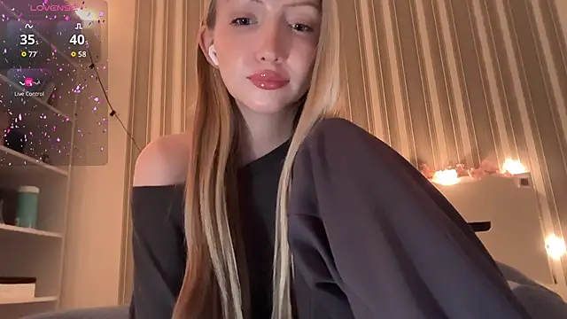 Awwwrora's Live XXX Chat
