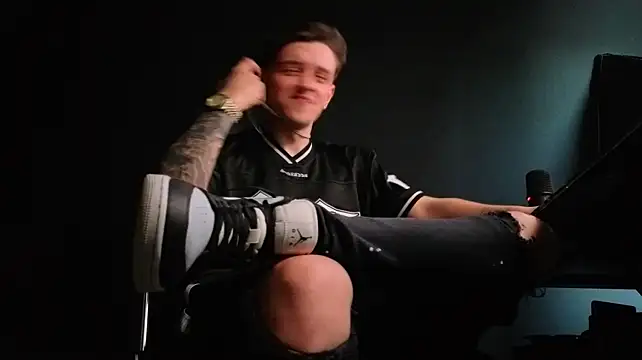 Chat +18 de FelixStarkk ao vivo