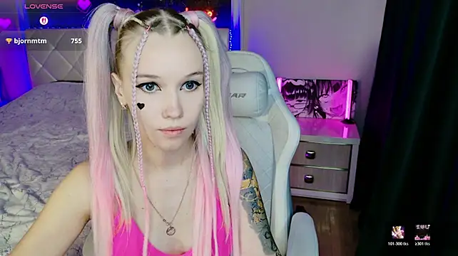 NaomiHita - Take off top + play with boobs