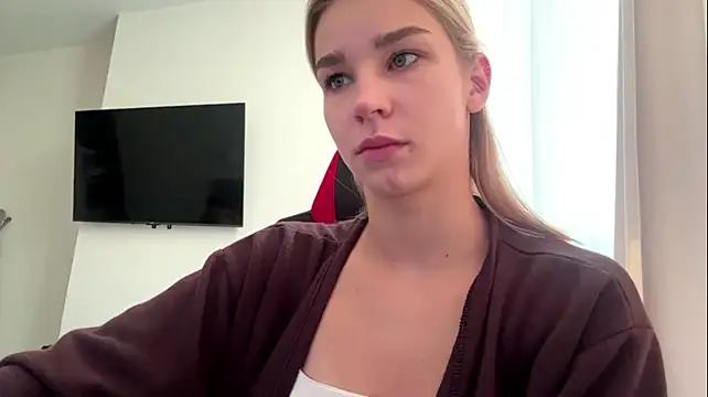 PickmeGirl - Blow kiss close to cam