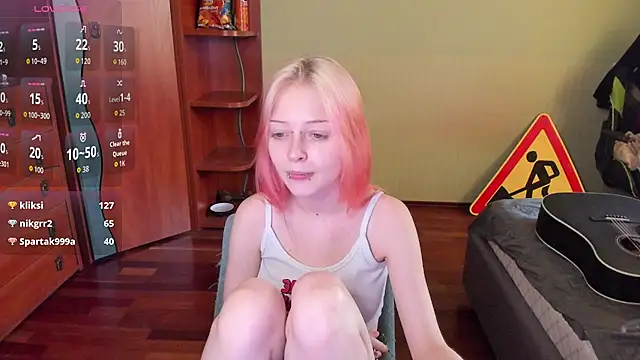 Chat +18 de PetiteLia_ ao vivo