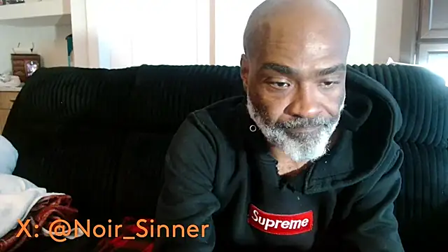 XXX chat uživo modela sinnernoir