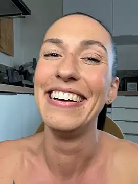 Lola_tentatiion - GODE MA PETITE CHATTE DEHORS + VIDÉO LT