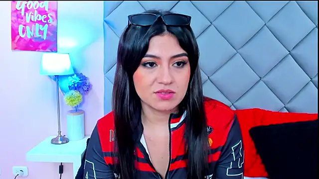 NahomyAdams Chat XXX in diretta