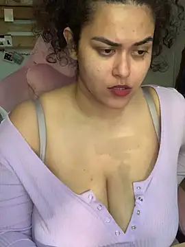 צ'אט XXX בשידור חי של Curvydesifromgermany