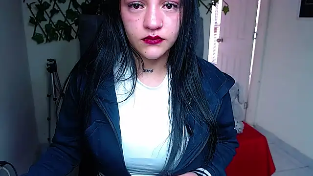 Chatroom XXX en direct de Violettasquirt