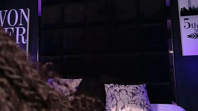 Chat +18 de KarinaaCoxx ao vivo
