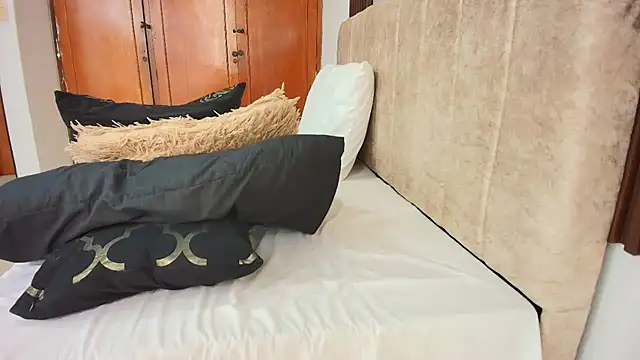 Chat +18 de cristalwalker__ ao vivo