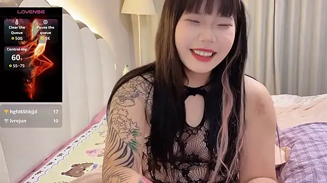 Yangyang-234 - 完成目标~M腿漏逼逼1分钟