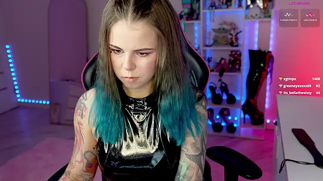 QueenAliceX: онлайн-секс-чат