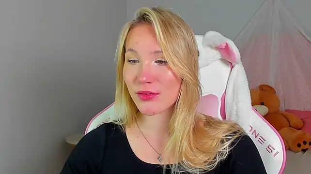 Chat +18 de ElaraVoltage ao vivo