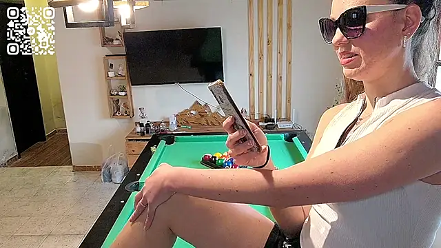 JacklynSwisshelm - I'll suck my finger and lips