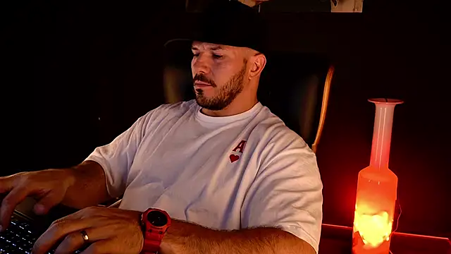 AngeloEric Chat XXX in diretta