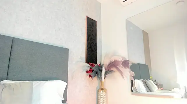 Roxxyfiore - sexy dance and naked