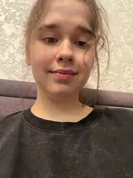 HornyGirlH - SHOW TITS