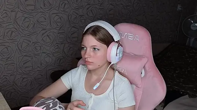 Juliiaa élő XXX-chatje