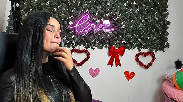 DestinyHills' Live XXX Chat