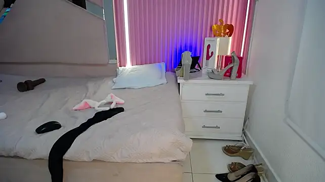 Chloe__Jones_ - show tits + suck tits