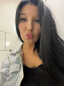 Tisha_Busty - CRAZY SQUIRT inside SHOE BOX in MARKET