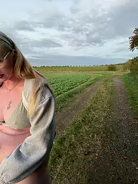 LinaLeana - Lt Outdoor Squirt Video 📹