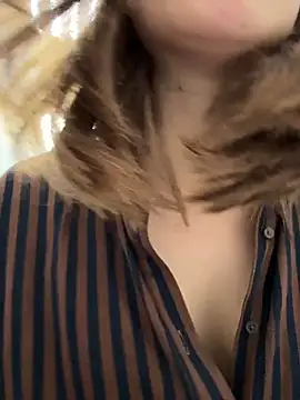 Dina_Tease - REMOVE BRA in CAFE next MAN?