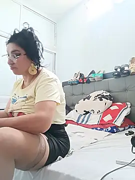 katysquirtdirty's Live XXX Chat