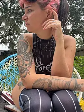 MarlaFknSinger élő XXX-chatje