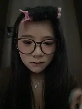 Lixue3 - 我才18岁很想买漂亮衣服，哥哥指定买什么，爱你💕