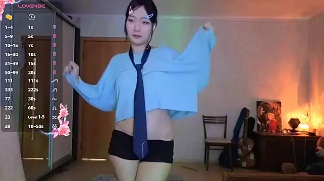 RoyceHaubold - lift up her T-shirt and show her bra