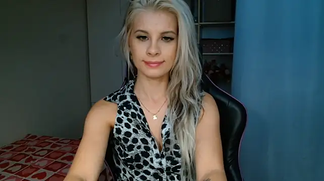 KristineGlow - lets play hot with my body