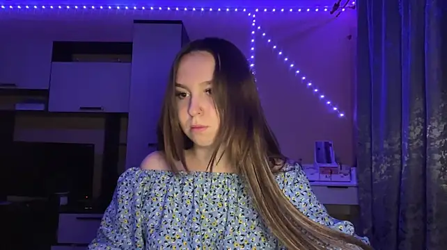 HelaineGlendenning - To show my lips in front of the camera a