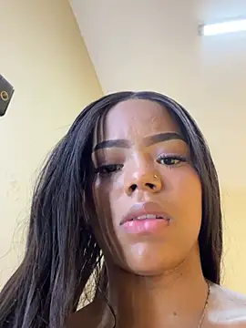 Chat +18 de KhianaMalie ao vivo