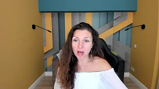 EllaLong Live XXX Chat