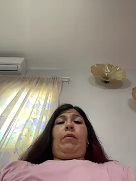 LatinaCalienteMilf - Squirt in your face !