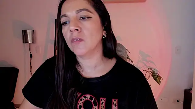 Chat +18 de urcute_kitten ao vivo